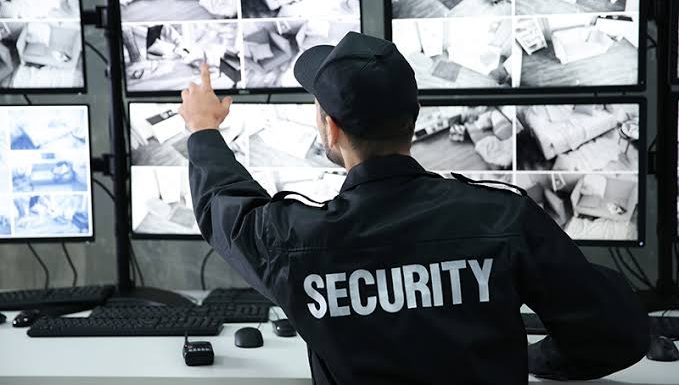 4 Tips for Improving Home Security with the Help of a Security Guard